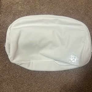 Lululemon everywhere belt bag
